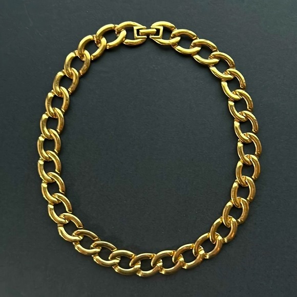 VTG Monet Chunky Gold Tone Oval Chain Link Collar Necklace 17” - Picture 3 of 4